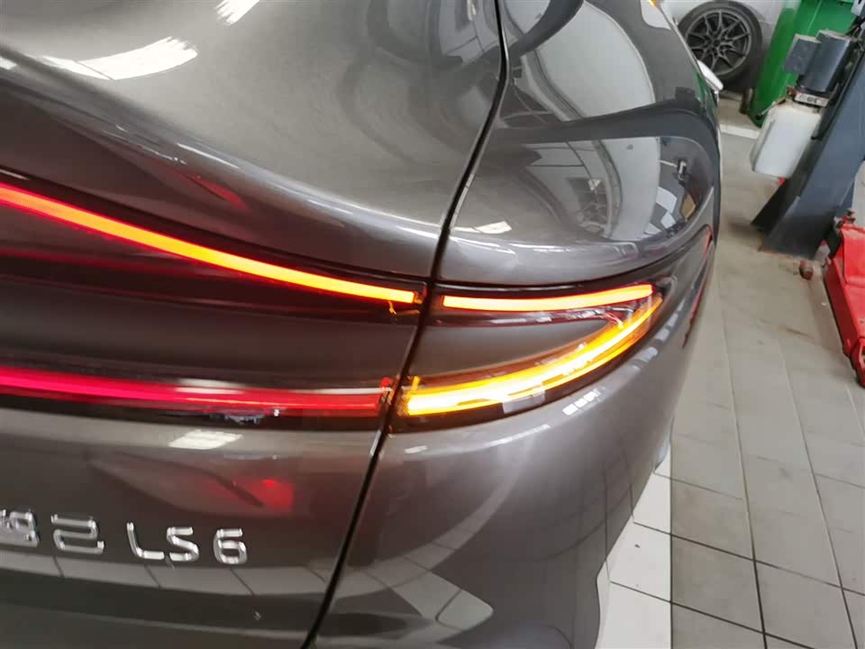 IM Motors Zhiji LS6 IM Motors Zhiji LS6