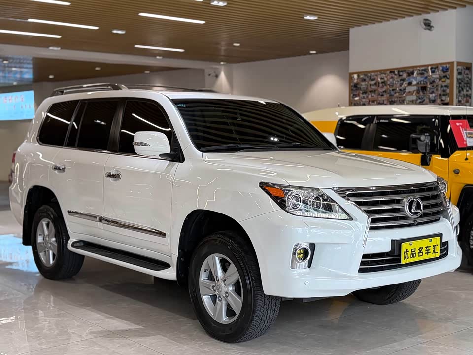 Lexus LX