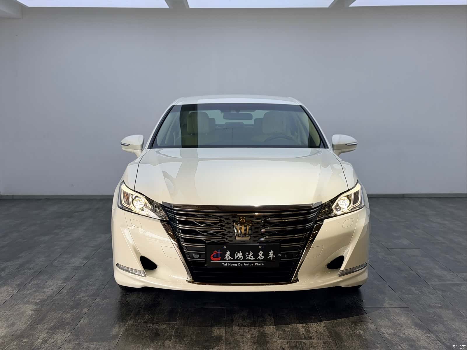 Toyota Crown, 2018 4