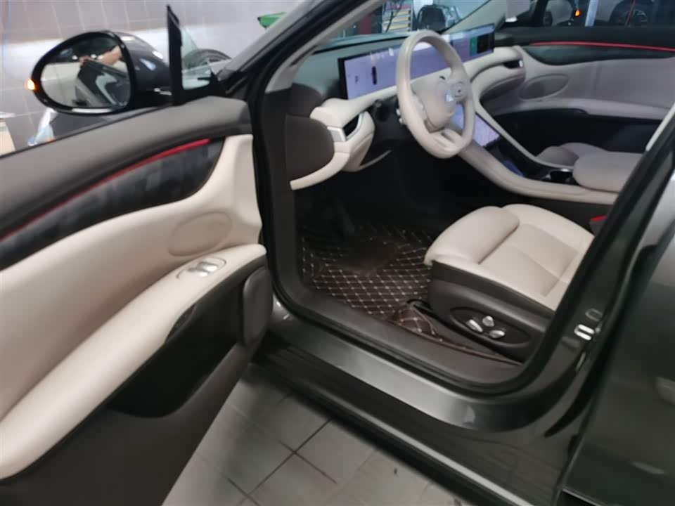 IM Motors Zhiji LS6 IM Motors Zhiji LS6