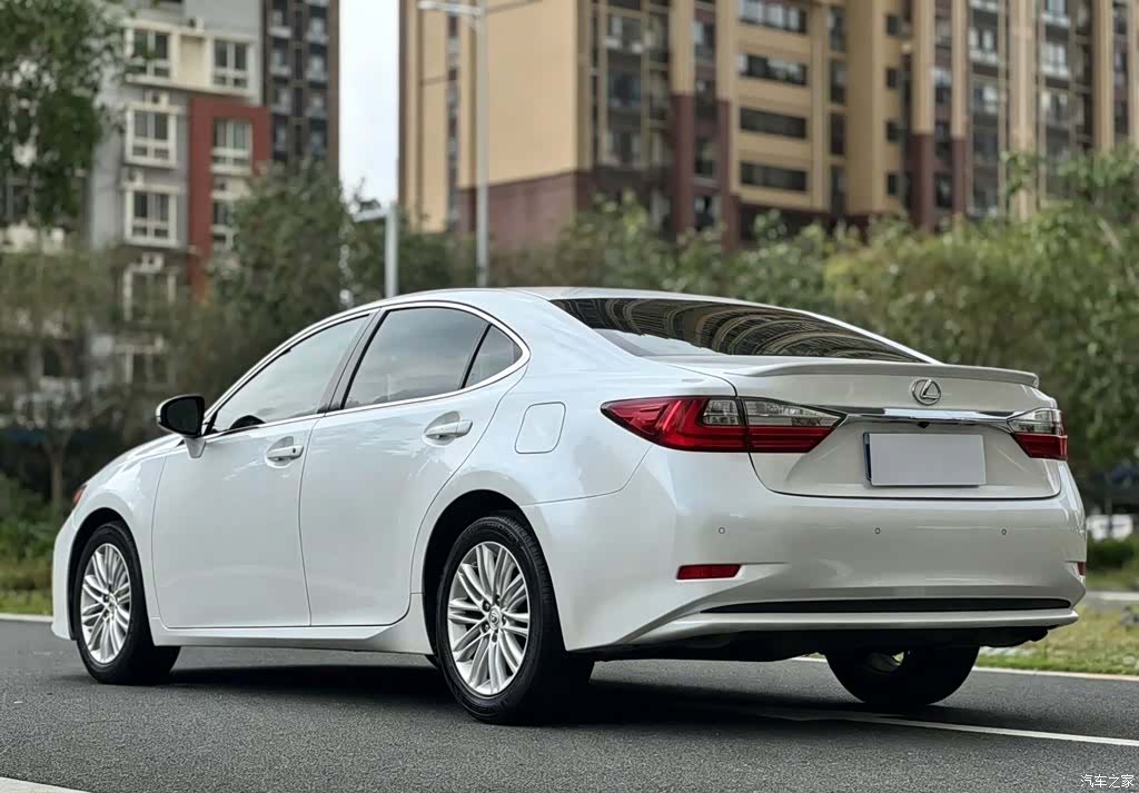 Lexus ES, 2017 7