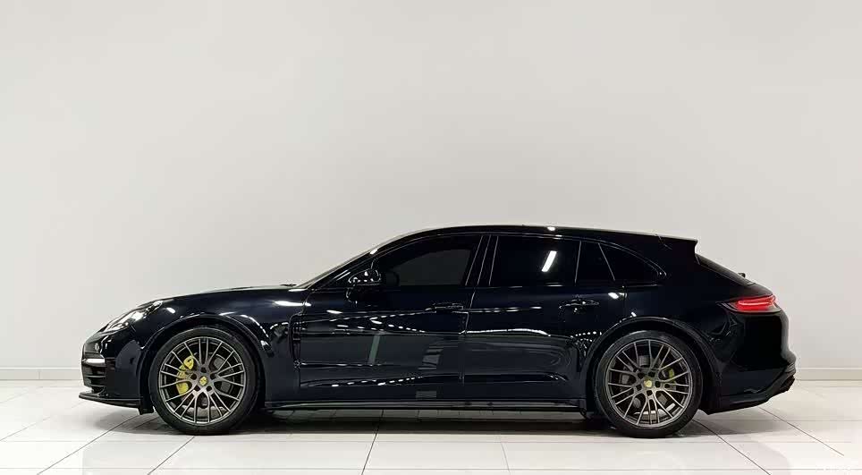 Porsche Panamera, 2023 3