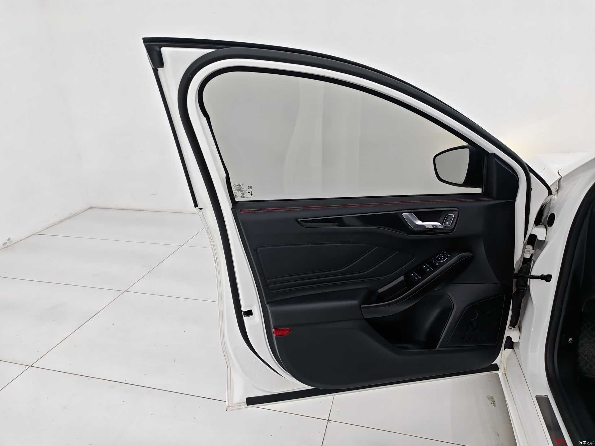 Ford Focus, 2022 10