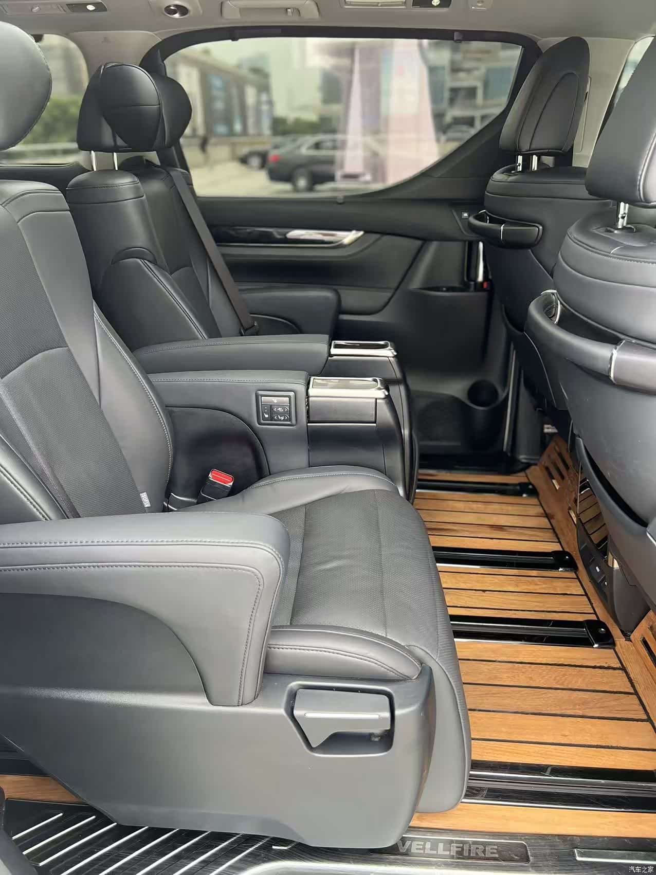 Toyota Vellfire, 2019 11