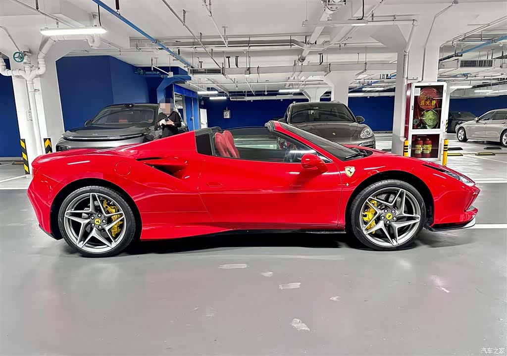 Ferrari F8, 2022 4