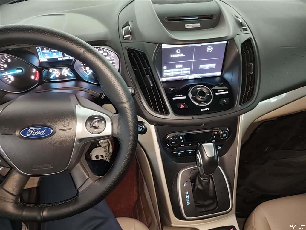 Ford Kuga, 2015 13