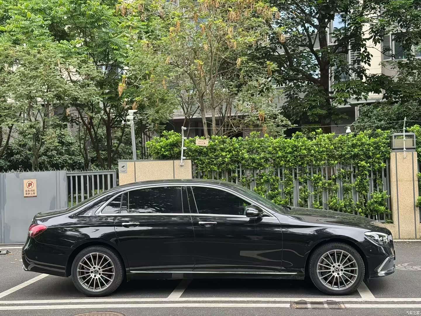 Mercedes-Benz E-Class, 2023 4