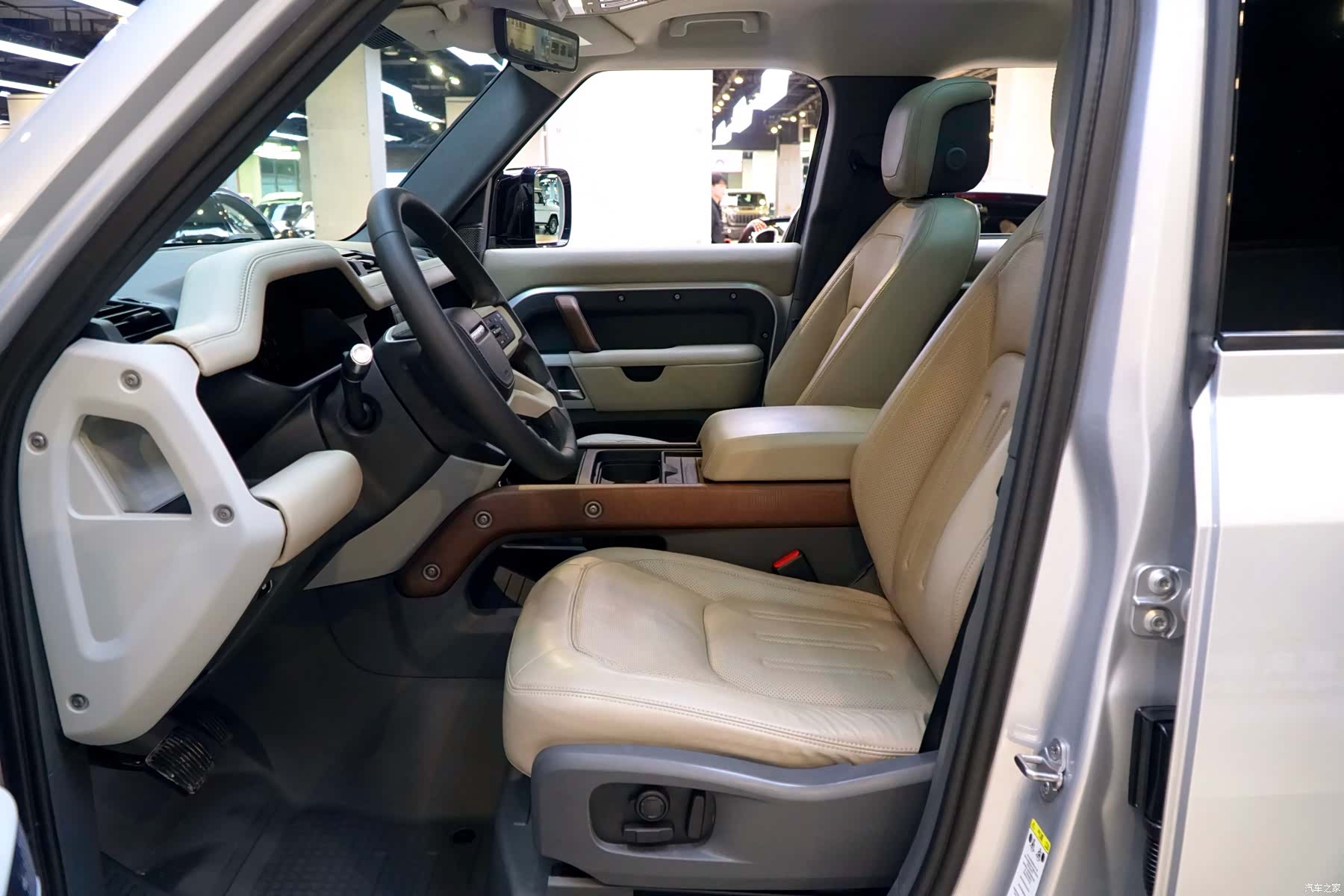 Land Rover Defender, 2021 8