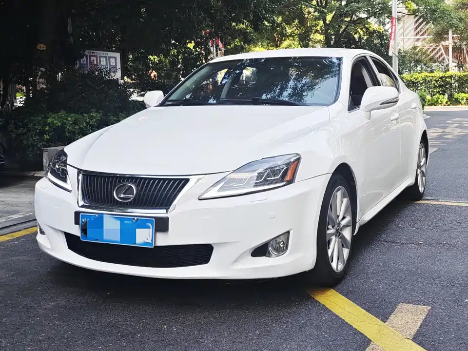 Lexus IS