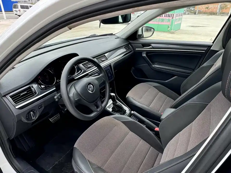 Volkswagen C-TREK Wei Collar