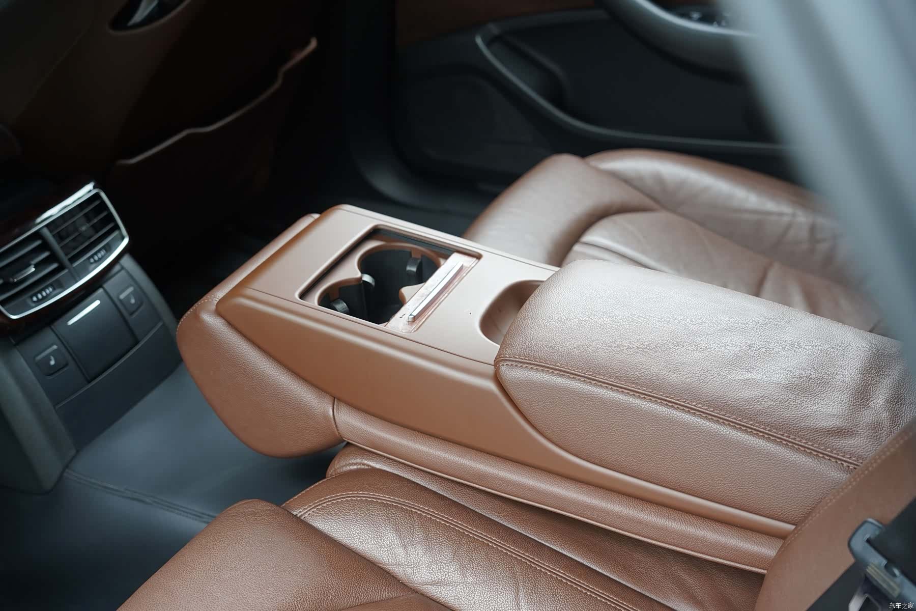 Audi A8L, 2011 24