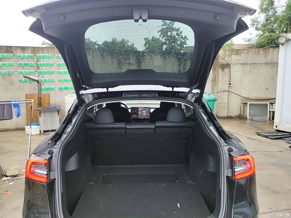 Tesla Model Y, 2022 19