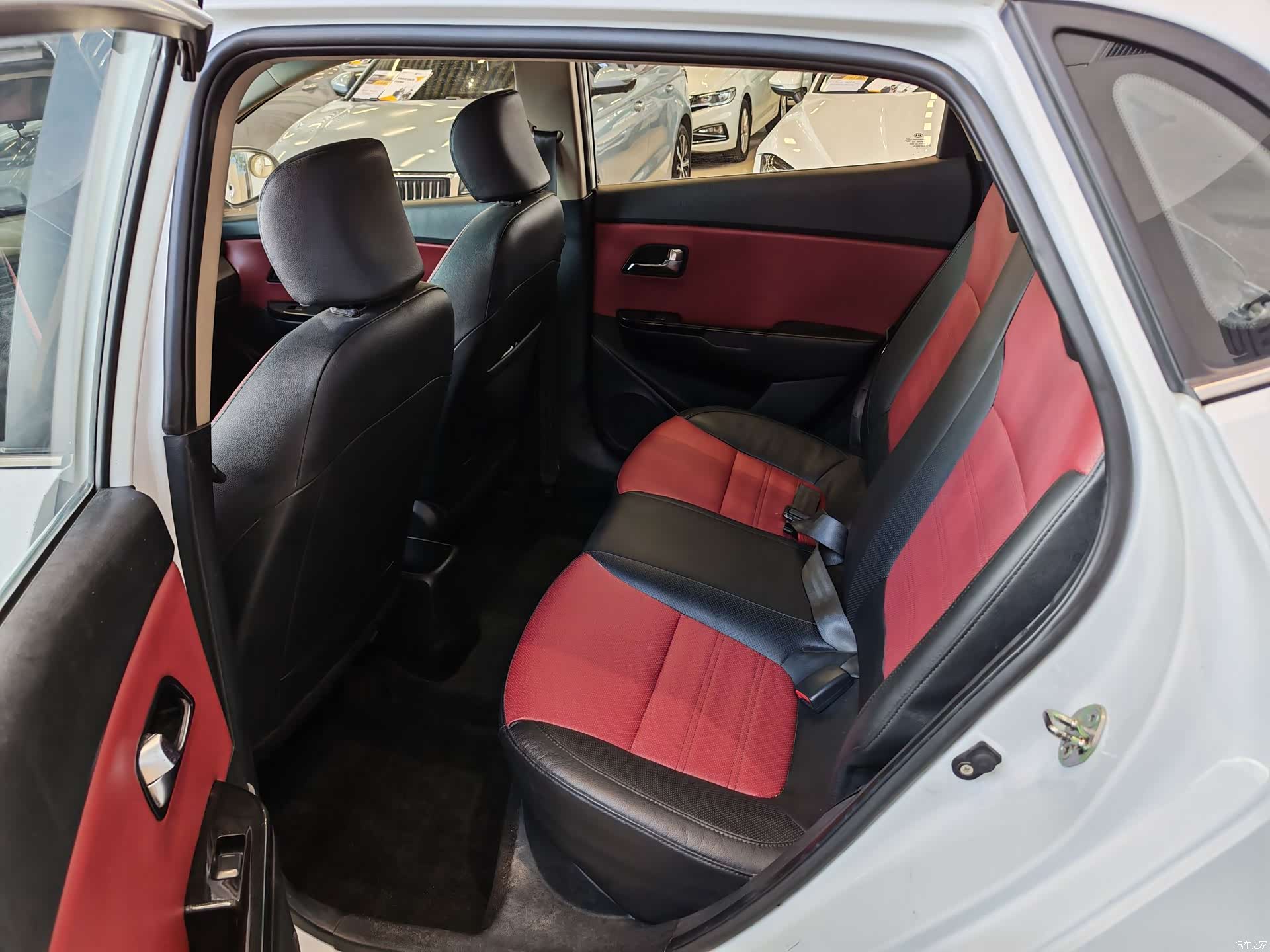 Kia K2, 2015 4