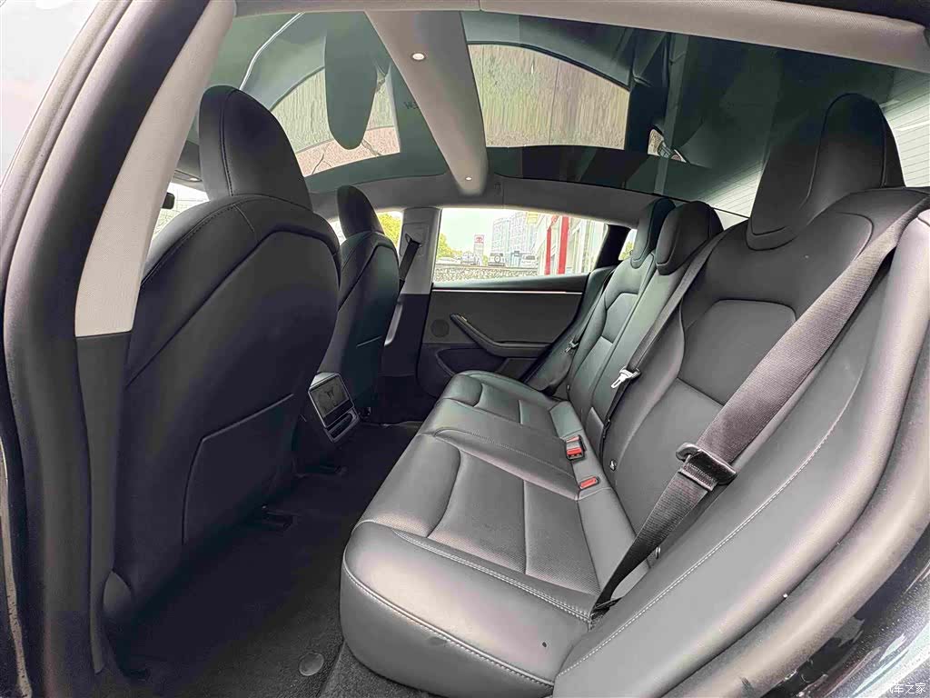 Tesla Model 3, 2025 8