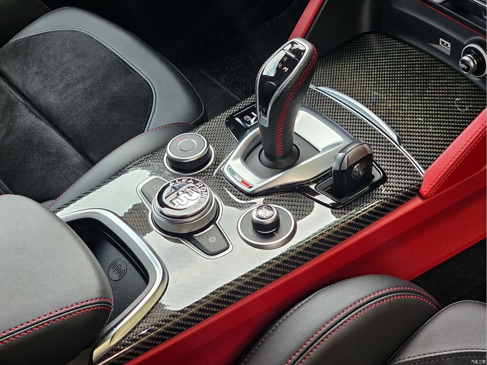 Alfa Romeo Stelvio, 2022 8