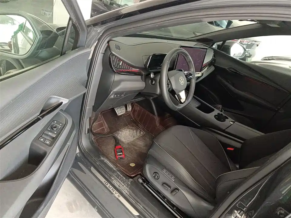 Volkswagen With the crowd 06