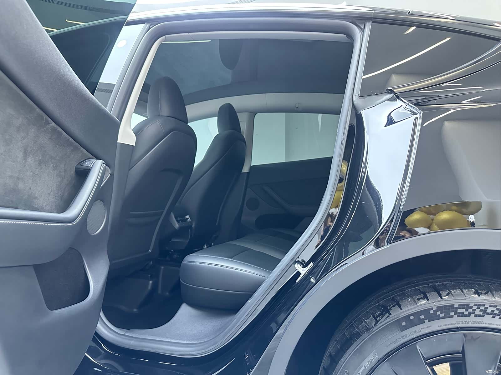 Tesla Model Y, 2023 13