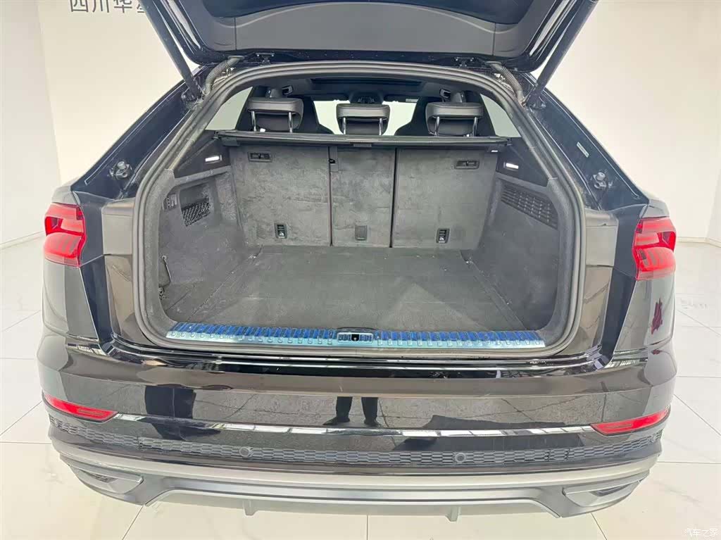Audi Q8, 2023 6