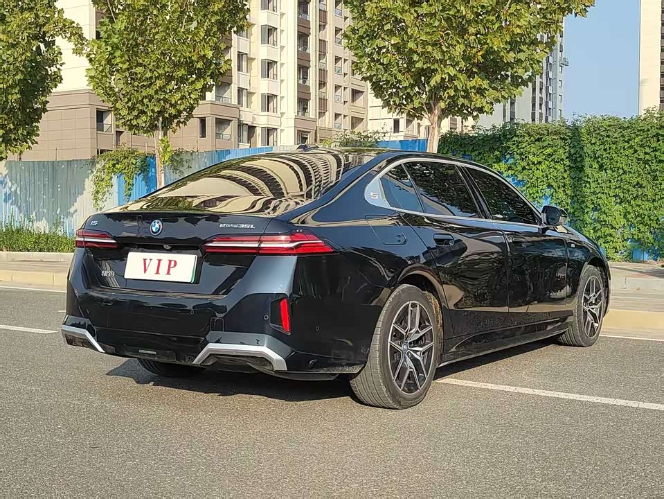 BMW i5