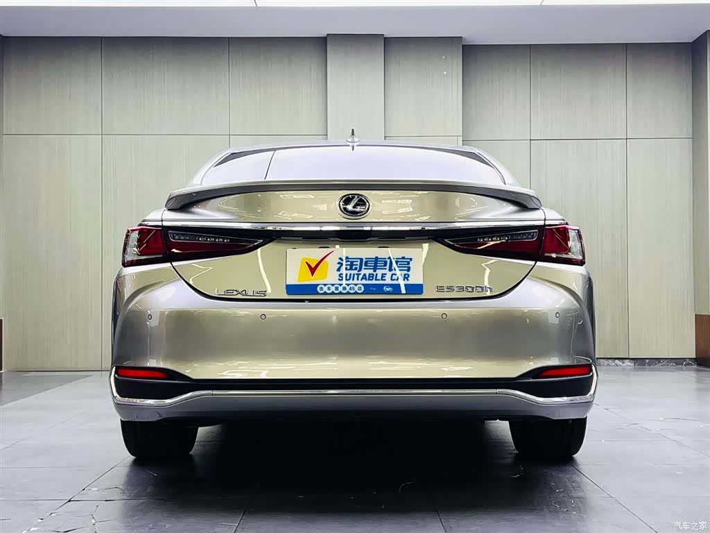 Lexus ES, 2019 все фото