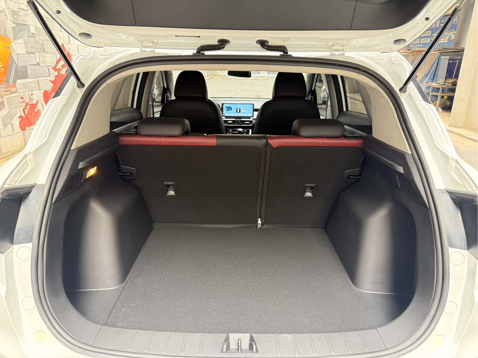 Geely Coolray, 2022 19