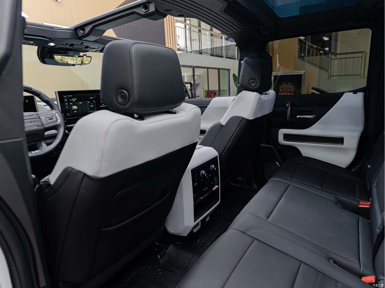 Hummer 3X, 2025 11