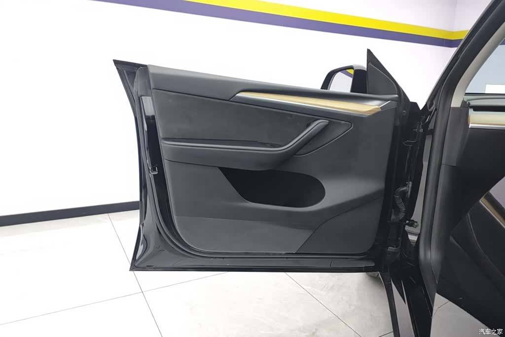 Tesla Model Y, 2023 7