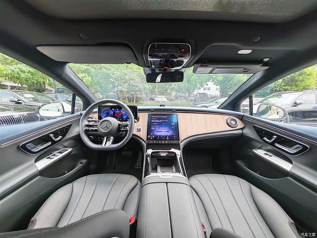 Mercedes-Benz EQE, 2025 12