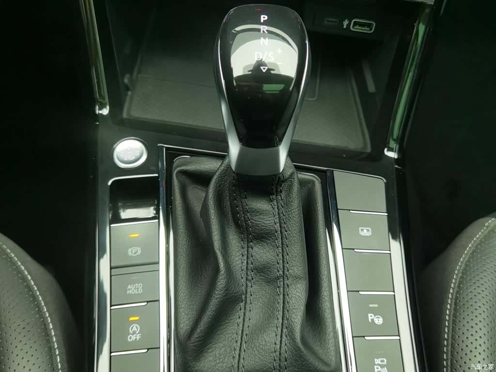 Volkswagen Passat, 2022 13