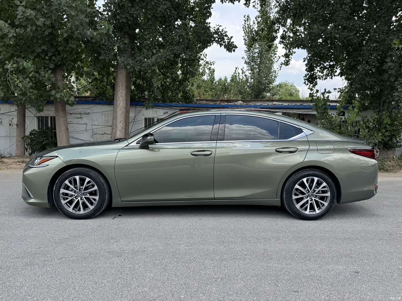 Lexus ES, 2022 13