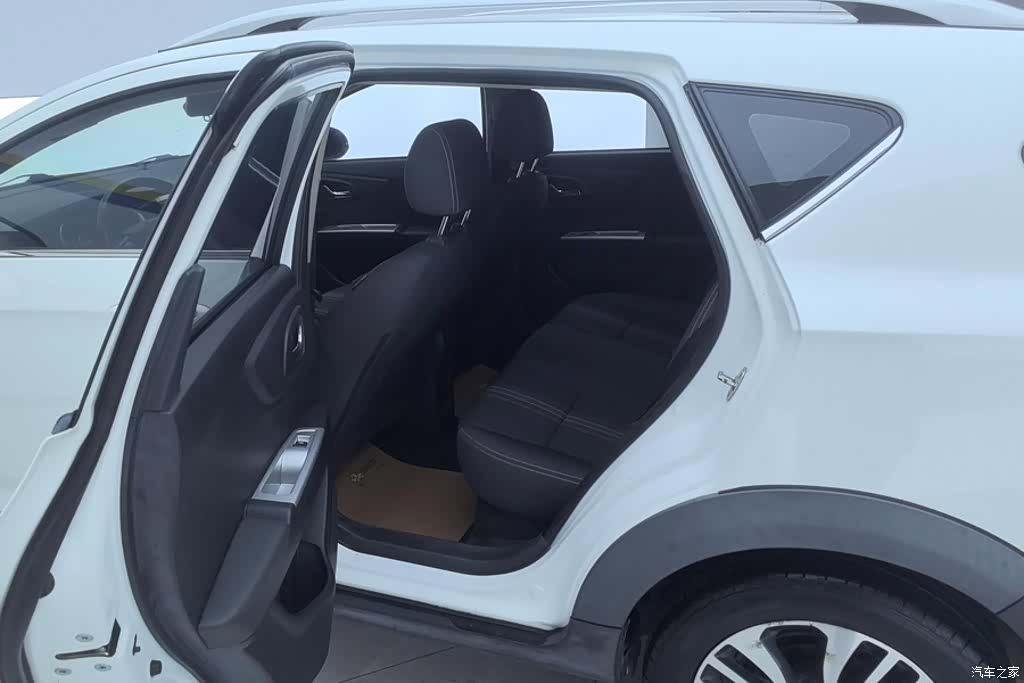 DongFeng AX3, 2016 11