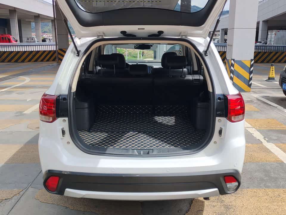 Mitsubishi Outlander Mitsubishi Outlander