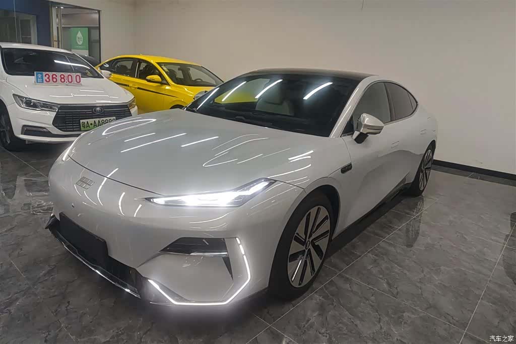 Geely E8