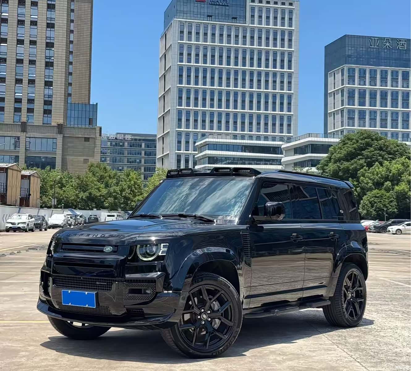 Land Rover Defender, 2023 2