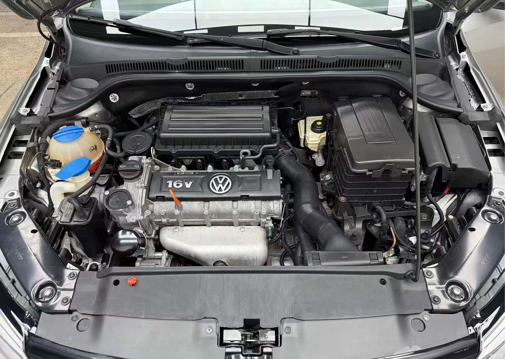 Volkswagen Sagitar, 2014 9