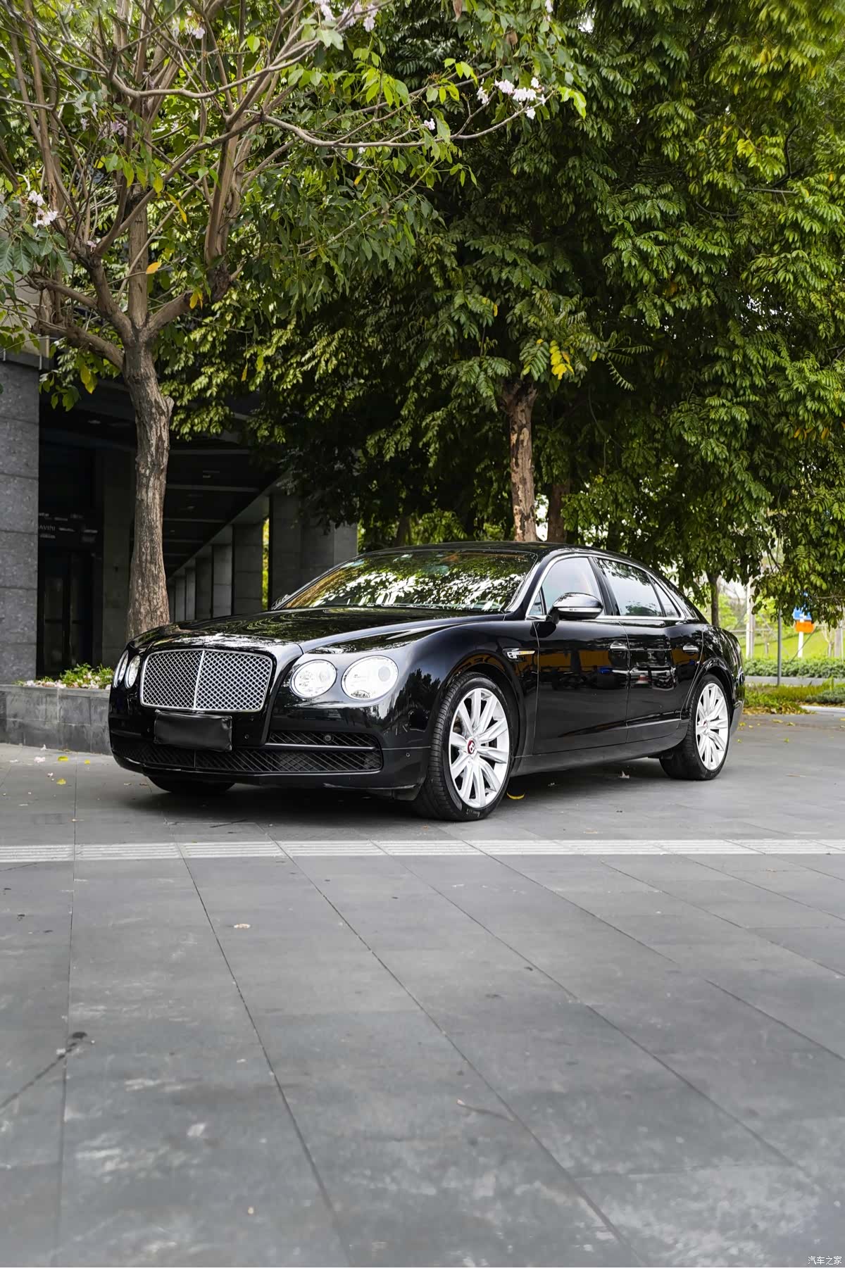 Bentley Flying Spur, 2018 1