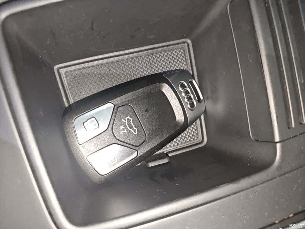 Audi A4L, 2021 9