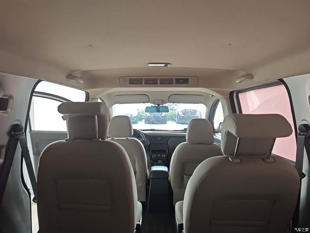 Wuling V, 2018 18