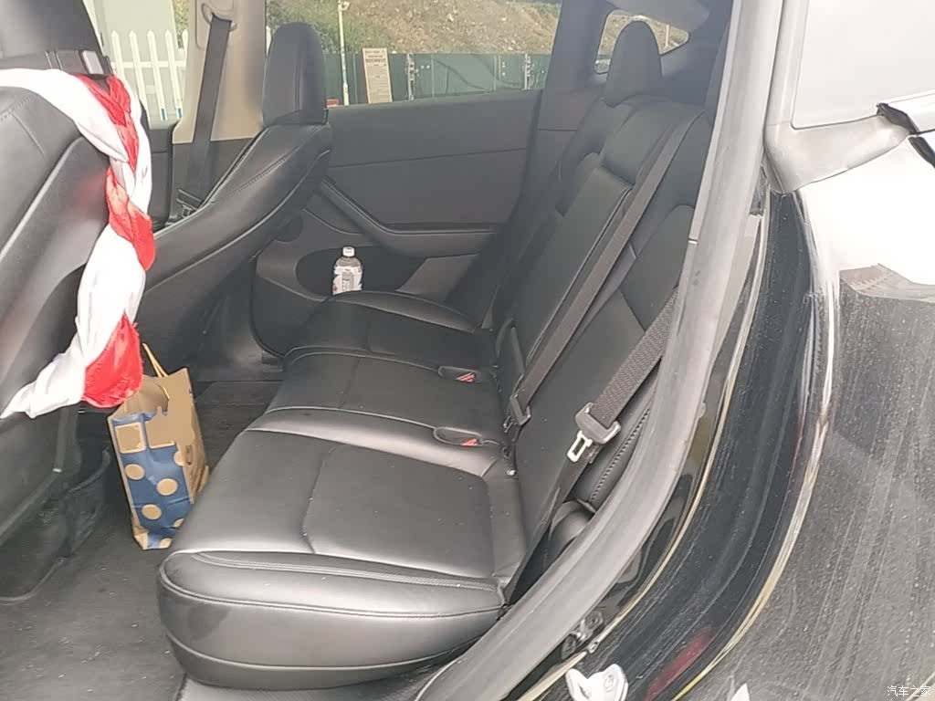 Tesla Model Y, 2024 17