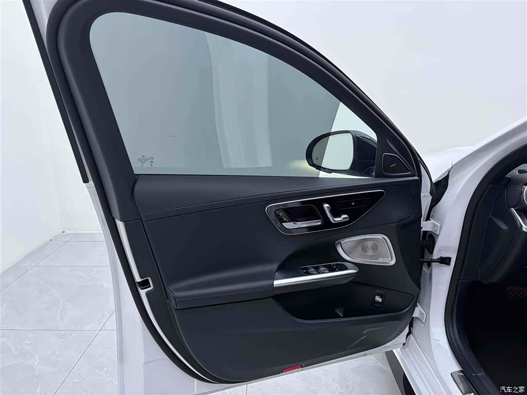Mercedes-Benz C-Class, 2024 15