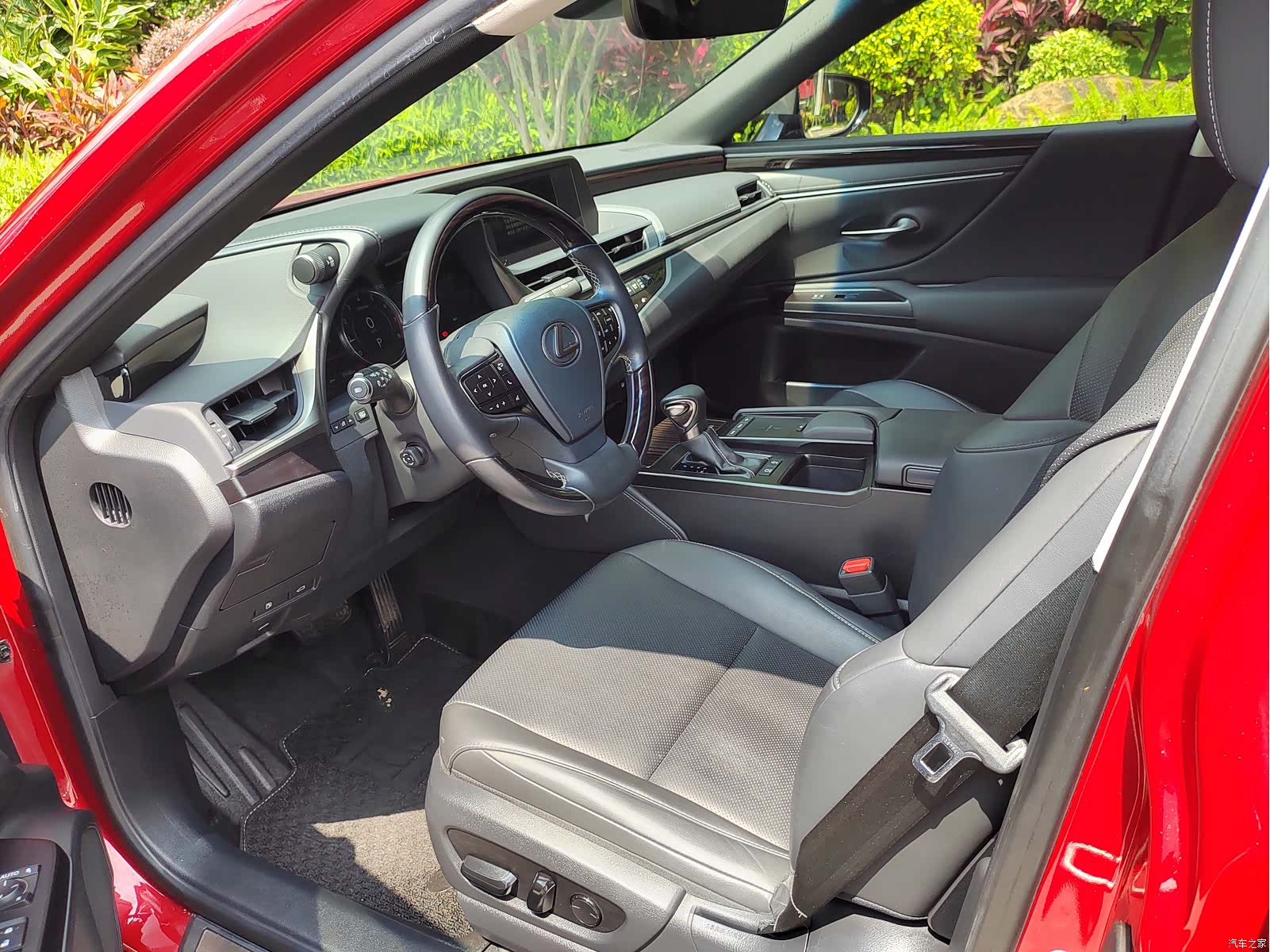 Lexus ES, 2019 8