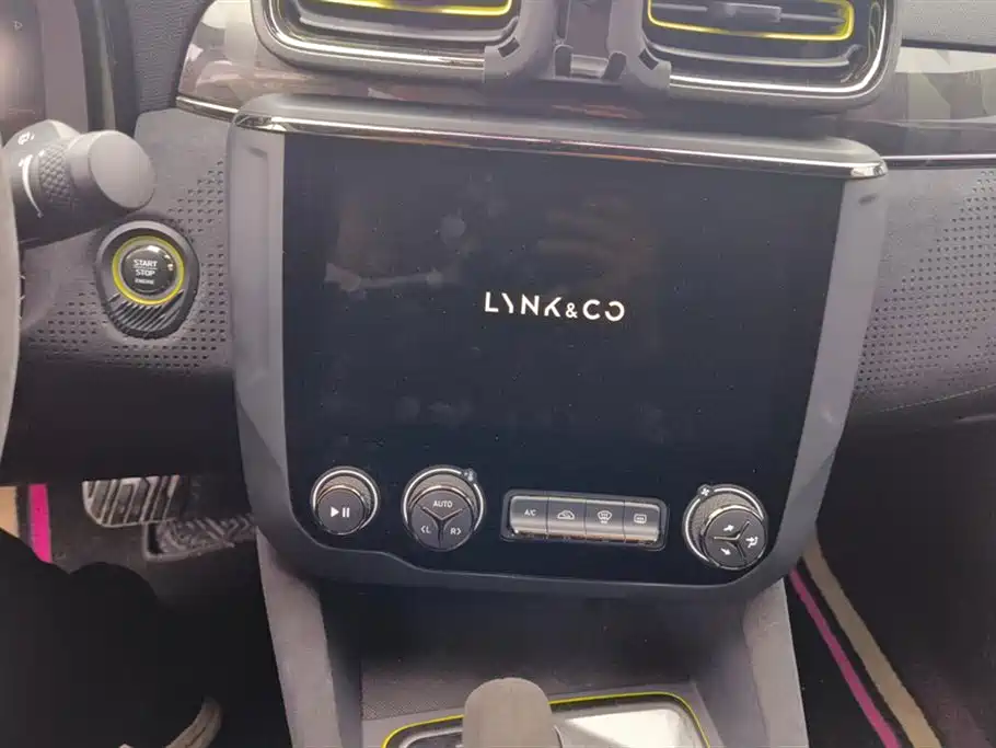 Lynk & Co 03