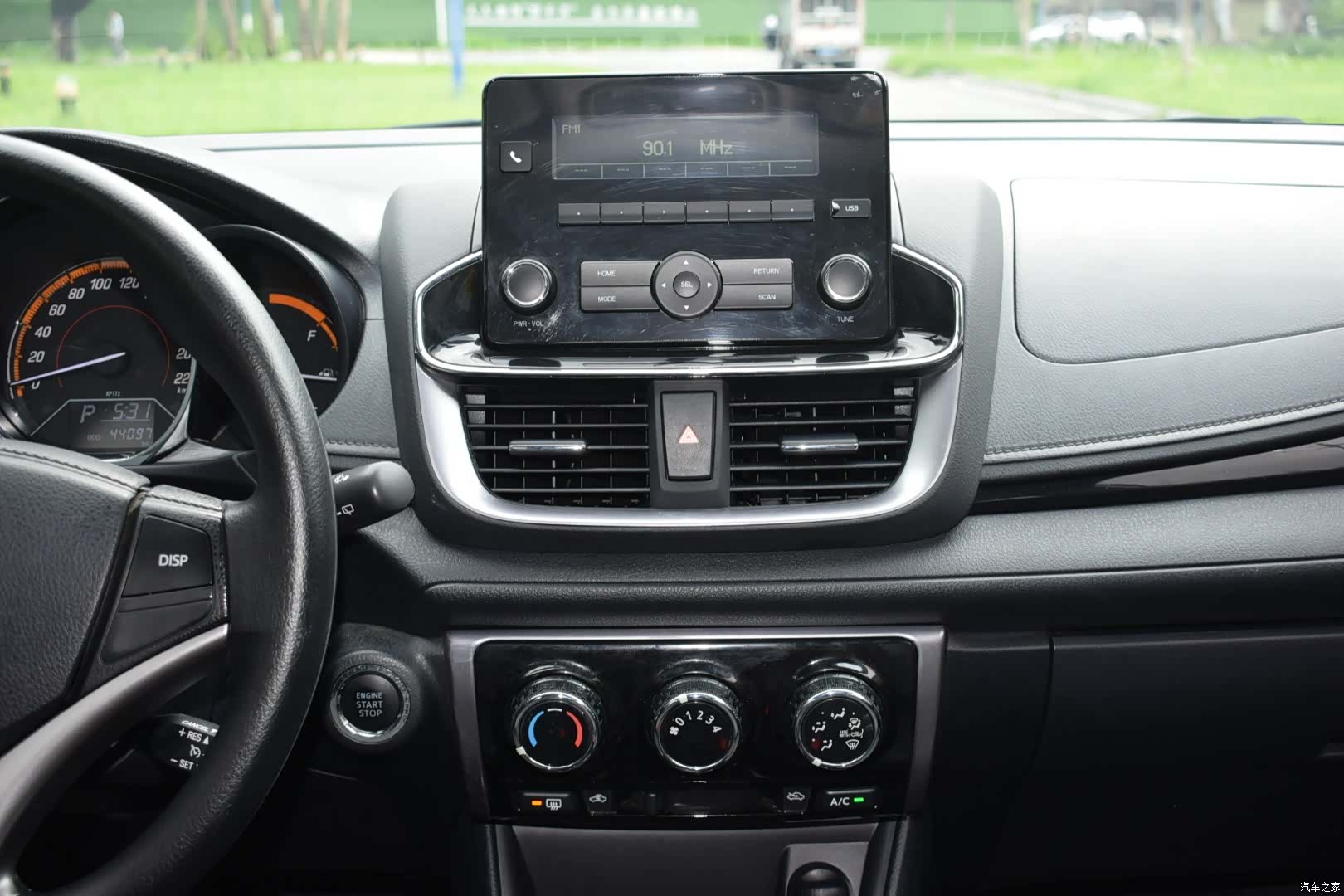 Toyota YARiS L, 2023 18