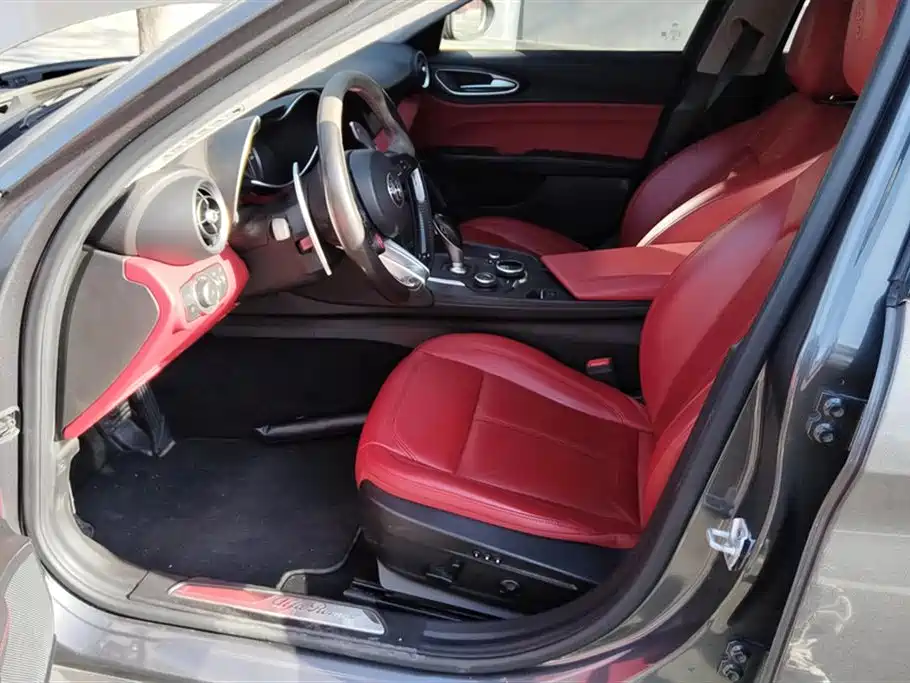 Alfa Romeo Giulia Alfa Romeo Giulia
