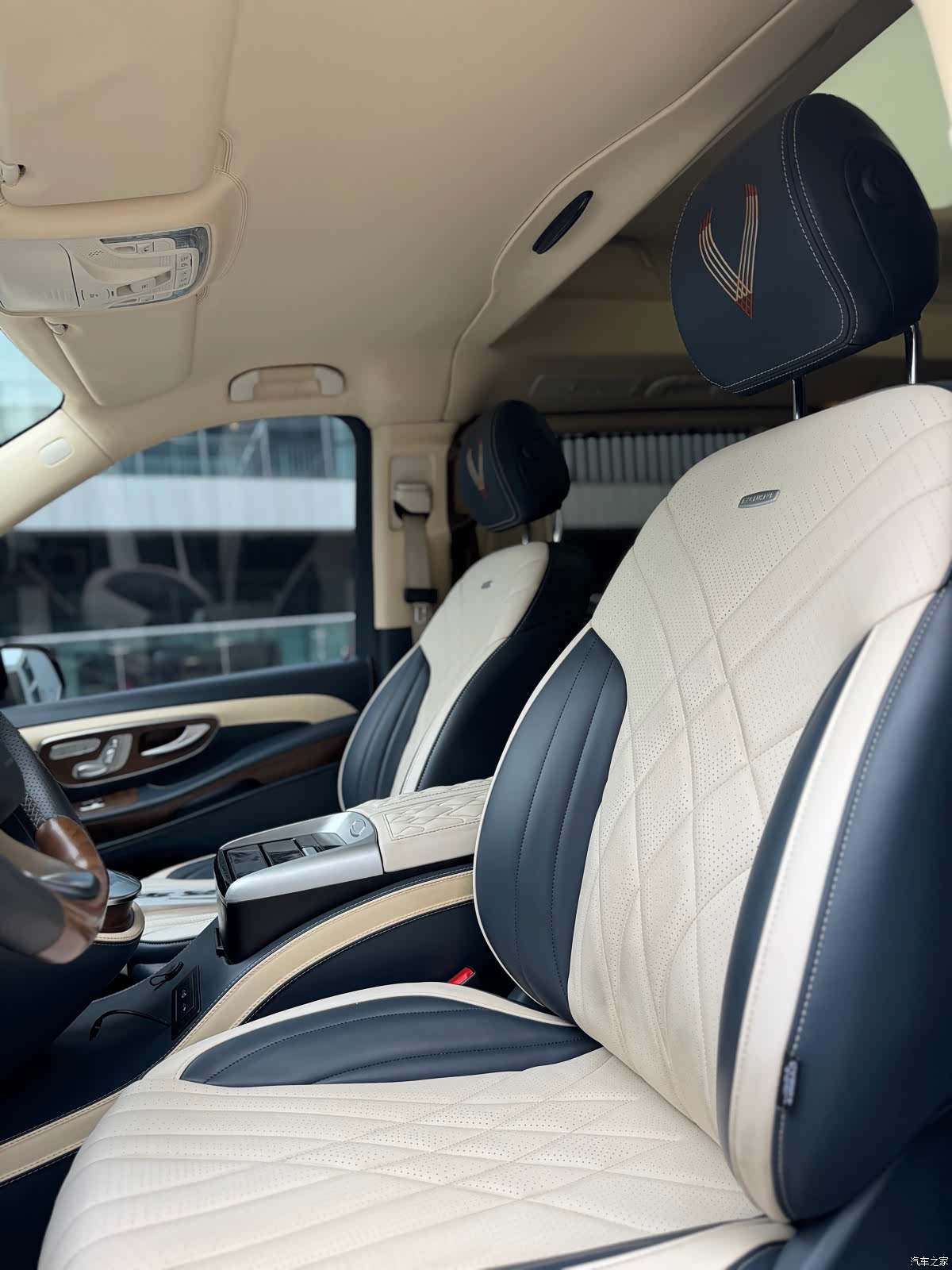 Mercedes-Benz V-Class, 2023 8