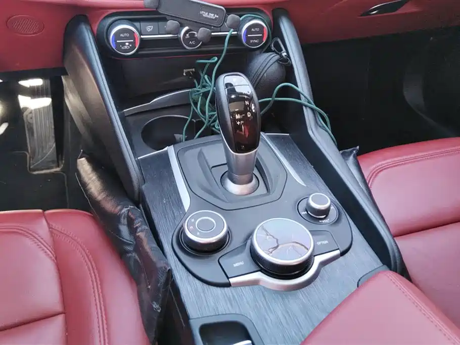Alfa Romeo Giulia Alfa Romeo Giulia