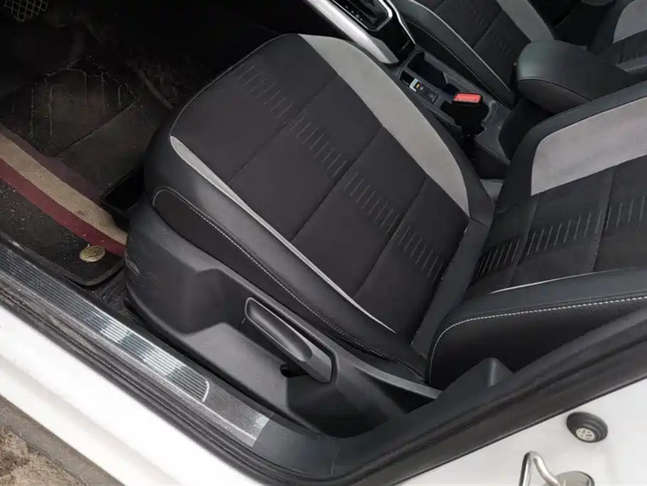 Volkswagen T-ROC exploring Songs