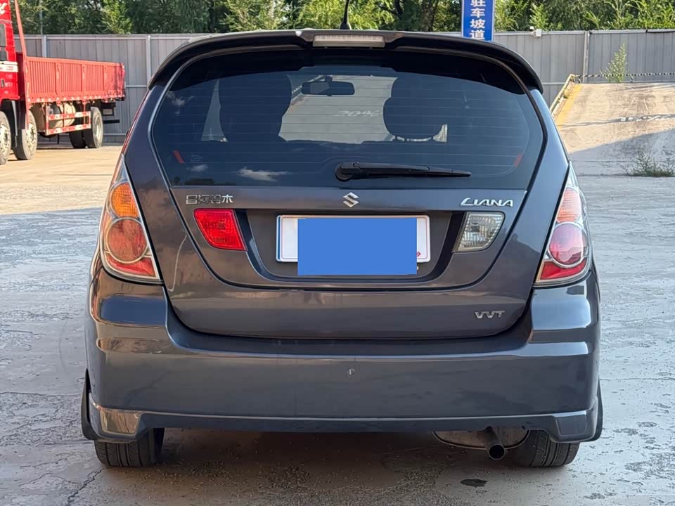 Suzuki Liana