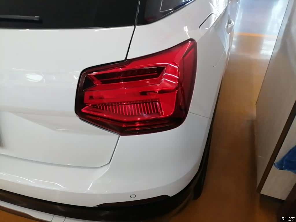 Audi Q2L, 2021 8