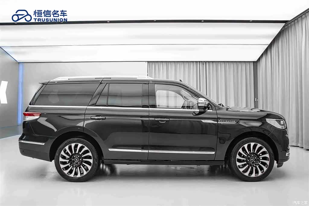 Lincoln Navigator, 2024 4